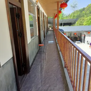 Taibai Shuangyutan Homestay Отели в г. Тайбай