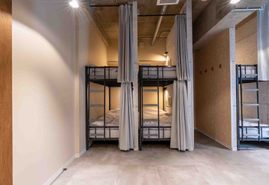 호스텔 객실 내부