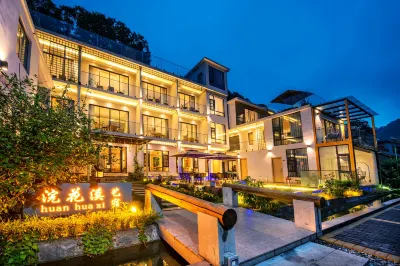 Xichuan Zhongdugou Huaxi Yisu Hotels near Bamboo Sea Wild Animal Park
