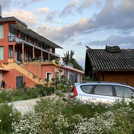 Lugu Lake Yunshang Flower Blossoms Half Mountain Lake View Resort