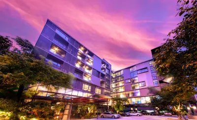Sibtis Hotel Các khách sạn gần Wat Hong Kok