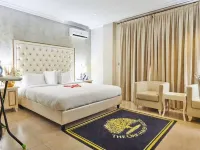 Oak Haven Hotel & Suites