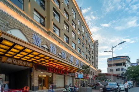 Anshun Yibai Yuemei Hotel (Anshun Gufu Street Nanma Plaza Branch)