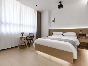 Zhongxian Manchester City Smart Hotel