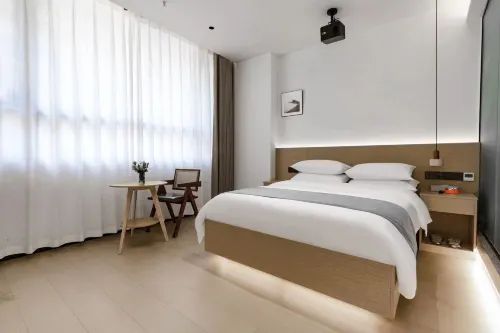 Zhongxian Manchester City Smart Hotel