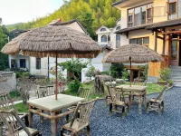 安吉黃檀樹夏民宿 安吉荷花山漂流サービスステーション周辺のホテル