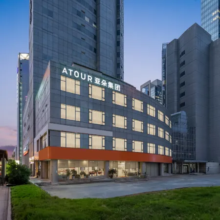 TULGT JU HOTEL Отели рядом с достопримечательностью «Озеро Цзинцзи»