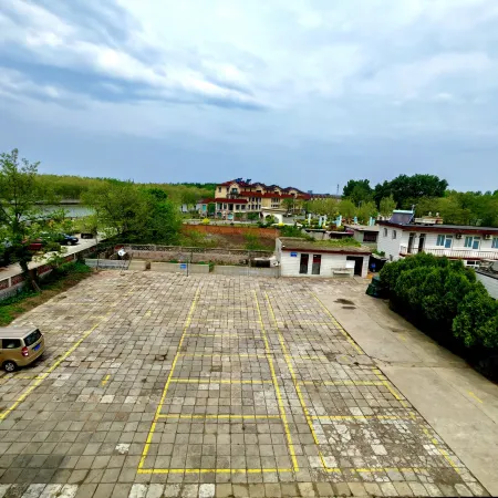 Changli Zaishui Yifang Hotel