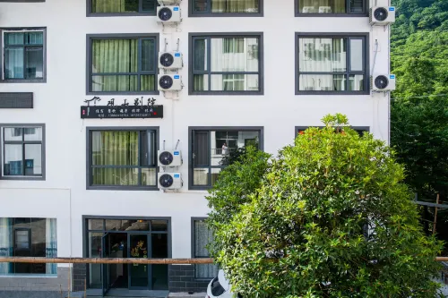 Guangwushan Guanshan Bieyuan Hotels in Nanjiang