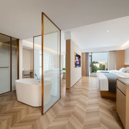 Yining Binjiang Peninsula Hotel (Liuxing Street Scenic Area Branch)