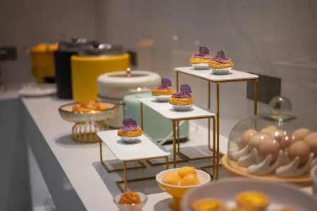 Kelly Smart Cinema Hotel