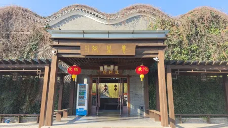 Yangshenggu Отели рядом с достопримечательностью «Yuanfu Wanning Palace»