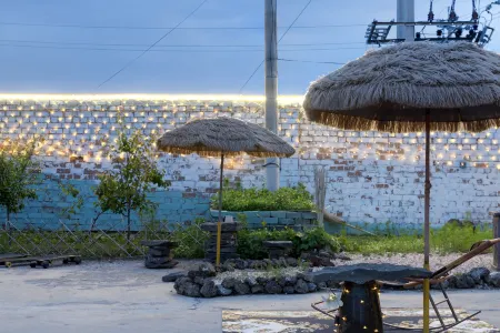 Huoshan Qingquan Xiaoyuan (Ulan Hada Store) Отели рядом с достопримечательностью «Wulanhada Volcanic Grassland»