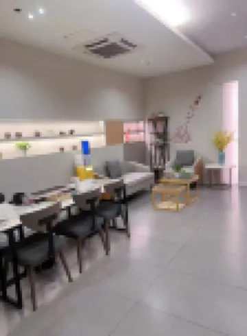 Yashun Hostel (Wuyi Square Ziyang Subway Station)