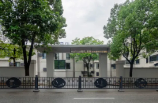 Yuegui · Baiyue MAX Cinema Garden Hotel (Guiyang Jiaxiu Building Qingyun Market Branch) - balcony