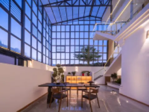 Yunxiu Yijing Designer Oxygen-Supplied Homestay (Shangri-La Dukezong Ancient City)