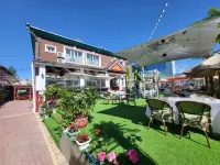 Yining Gonghua Homestay (Kazanqi Folk-custom Tourism Area)
