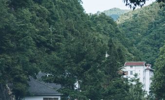 Shanshe · Shennongjia B&B (Muyu Town Store)