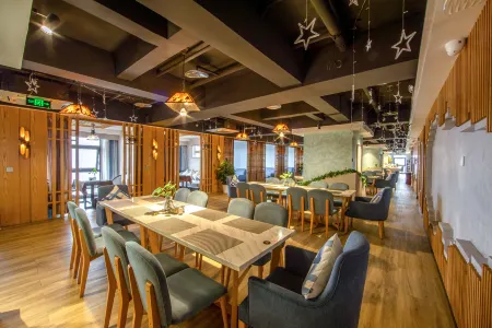 Jiayuan Starlight Hotel Отели рядом с достопримечательностью «College of Science and Technology， Chongqing University»