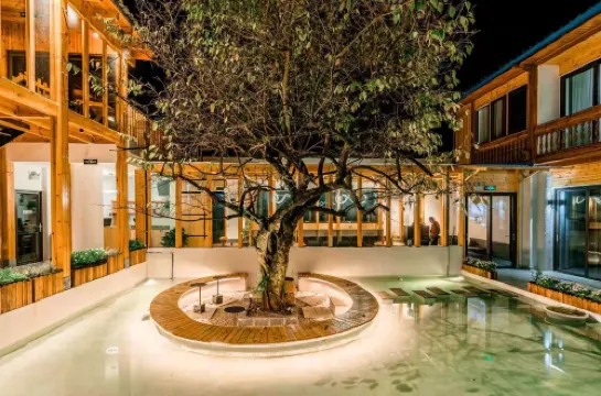 Eryuan Under the Plum Tree Lakeview Vacation Apartment