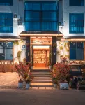 One hill and  one inn Hotels near Phoenix Island Resort on Dongjiang Lake