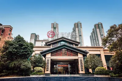 Qianna QianXun Hotel (Pingdingshan Zhanhe District Biguiyuan) Hôtels à proximité de : Pingdingshan Education College (Yuanding Road)