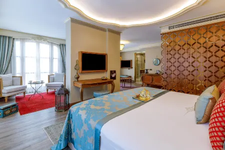 Romance Istanbul Hotel Отели рядом с достопримечательностью «Литературный музей-библиотека Ахмеда Хамди Танпынара»