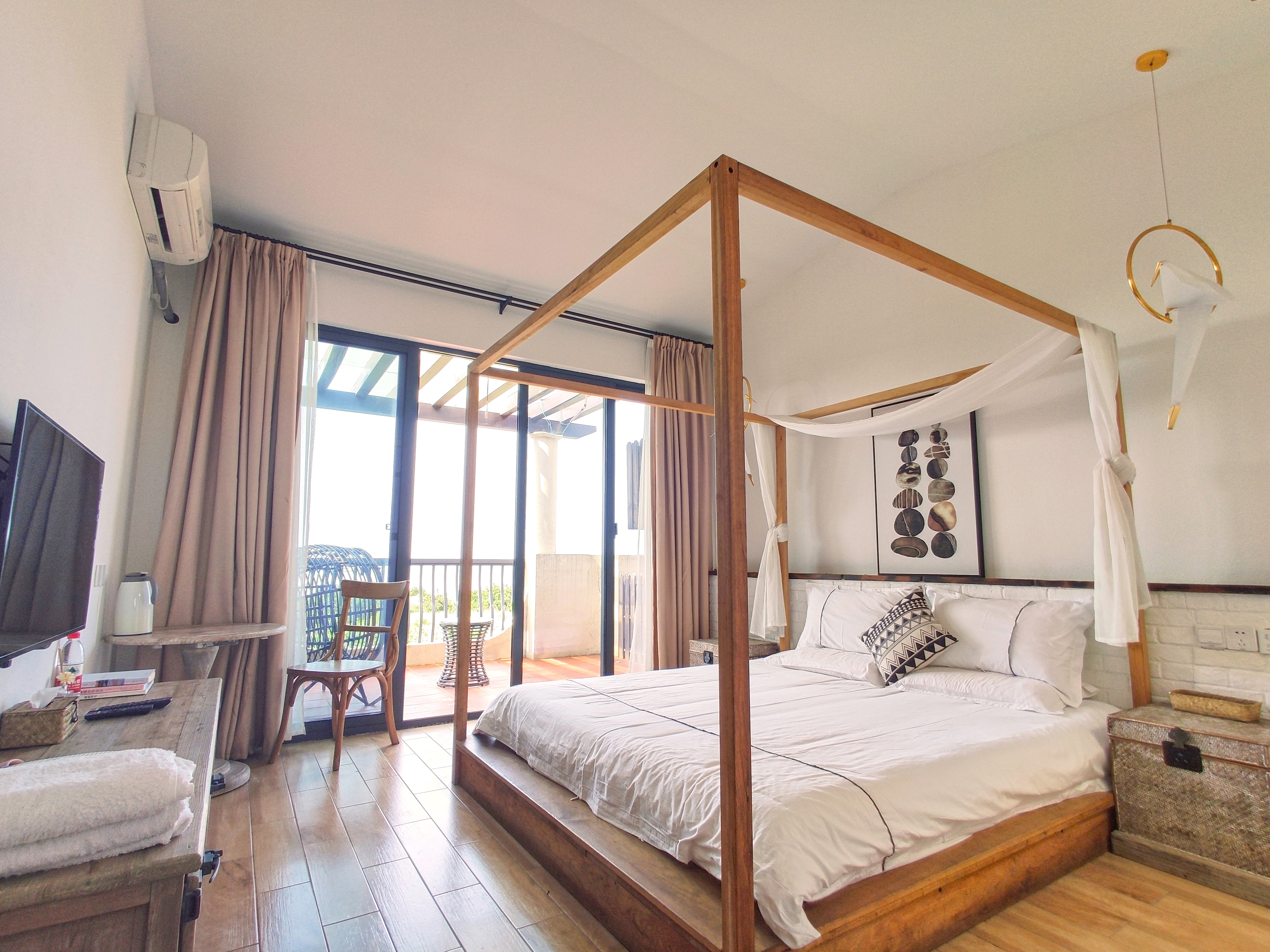 Here Theme Inn Over view