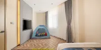 MEHOOD LESTIE Hotel (Pingxiang Bus Station Food Street) - 家庭友好的三人房间