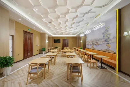 RVienna International Hotel (Fangte store, Wuhu government center) Отели рядом с достопримечательностью «Anhui Polytechnic University»