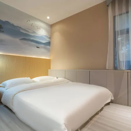 Mingxuan Business Hotel (Zhangzhou Ancient Town RT-Mart Store)