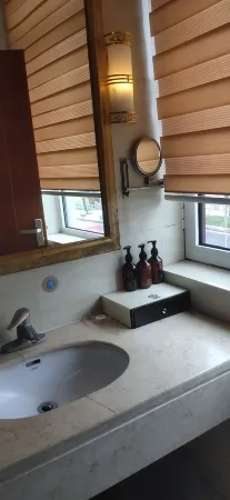 Caihe Hot Spring Hotel