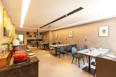 Homeinn Selected Hotel (Jinan Honglou Impression City Shandong University) Отели рядом с достопримечательностью «Baihua Park»