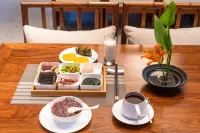 Shanju Xiaoyin Hezetang Culture Hotel