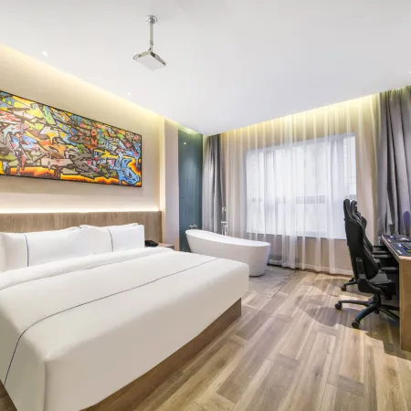 ReMAX E-sports Hotel (Ningbo Railway Station Nantang Old Street)