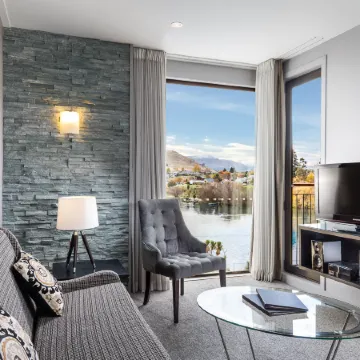 DoubleTree by Hilton Hotel Queenstown Отели рядом с достопримечательностью «Пивоварня Altitude Brewing»