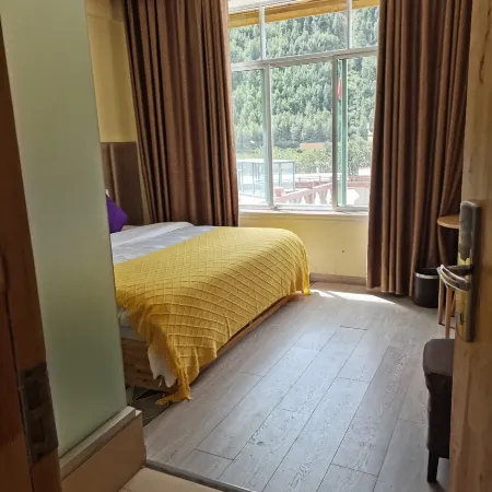 Here Inn (Siguniangshan Changpinggou Scenic Area)