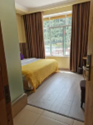 Here Inn (Siguniangshan Changpinggou Scenic Area)