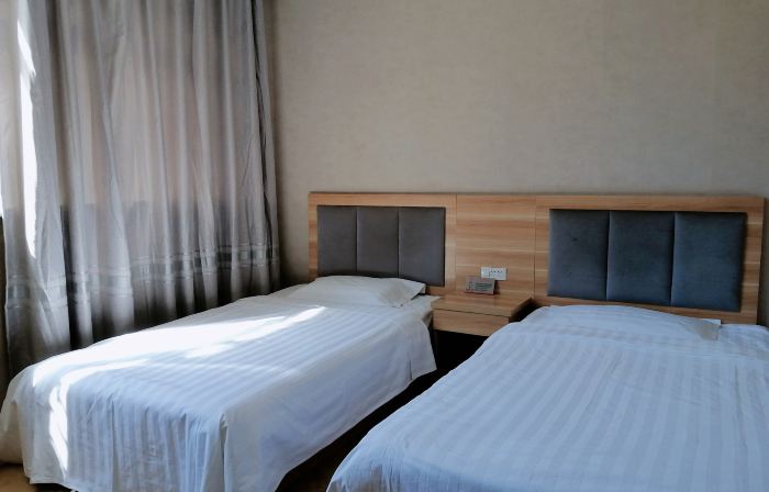Lingyuan 999 Express Hotel