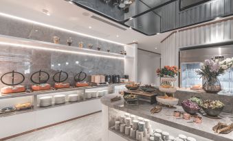 Qingju Hotel, Renmin Middle Road, Haohe Scenic Area, Nantong - Housity