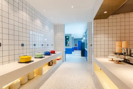 Happy Inn Hotel (Nanyangshi Government Wanyuecheng) Отели рядом с достопримечательностью «Dushan Forest Park»