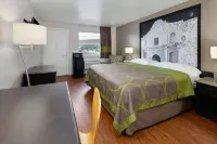 Super 8 by Wyndham San Antonio Pearl District / Downtown