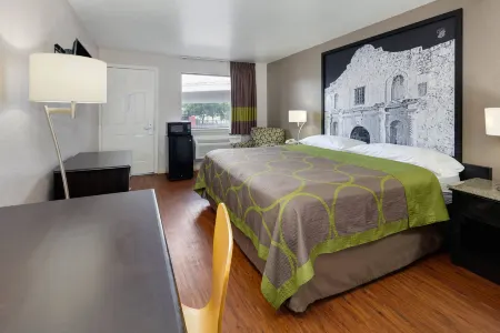 Super 8 by Wyndham San Antonio Pearl District / Downtown