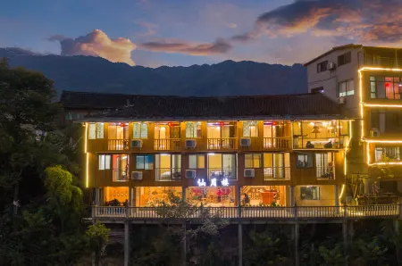 Longji Terrace Xianyuelou Hotel (No.2 View Terrace Shop)
