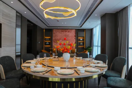 Qingyang Hongrui Yaju Hotel