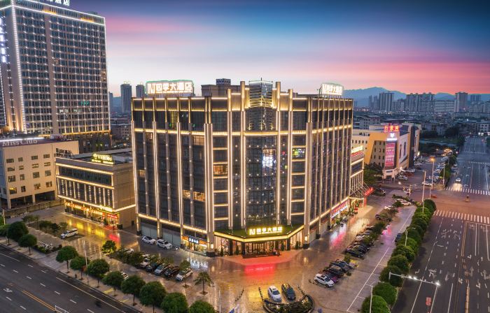 Four Seasons Hotel (Baise Dream Island Shopping Plaza)