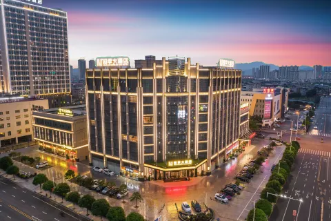 Four Seasons Hotel (Baise Dream Island Shopping Plaza)