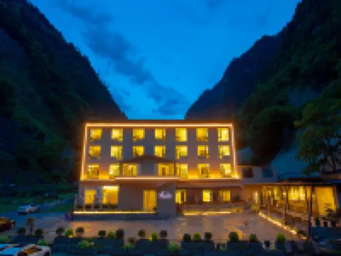 Beautiful Scenery Hotel Hotels in Li County