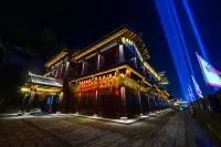Yunyang Tongquege Inn - Bergblick