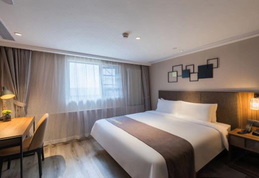 홈 인 플러스 호텔